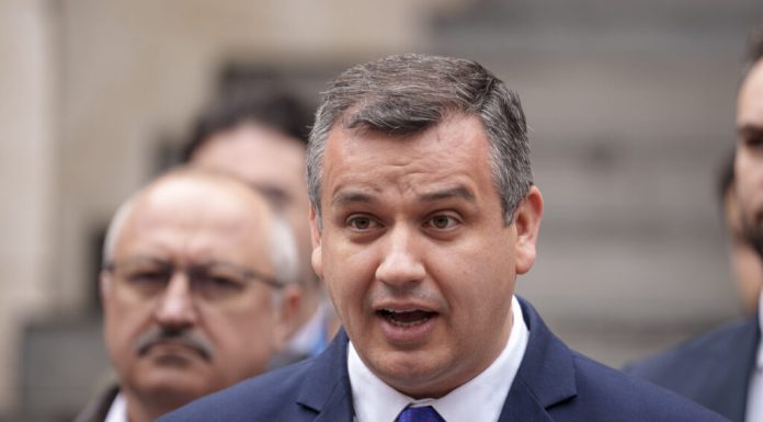 Starea de incompatibilitate a lui Eugen Tomac. Dacă vrea să fie premierul României, trebuie să renunțe la mandatul și avantajele de europarlamentar. Cât câștigă