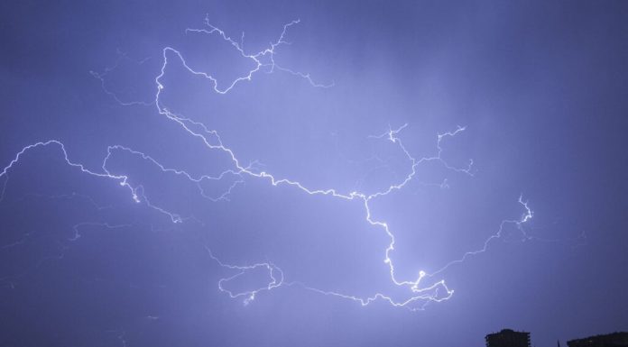 Avertizare nowcasting: Cod portocaliu de furtună în Ilfov și cod galben în vestul Capitalei. Sunt anunțate ploi torențiale, grindină și descărcări electrice
