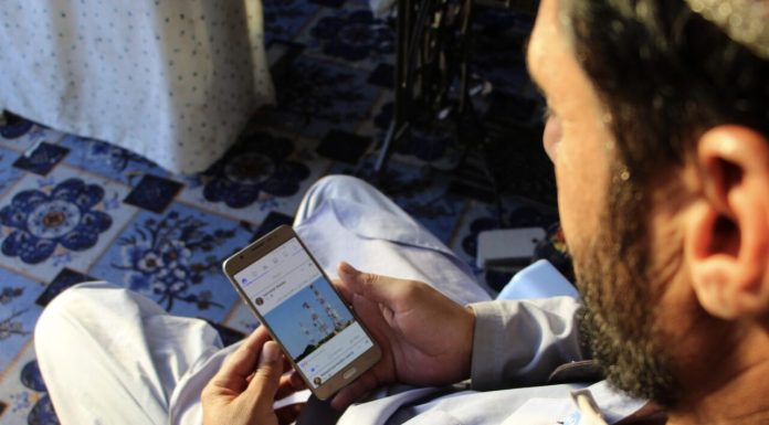 Guvernul din Afganistan le-a interzis funcționarilor guvernamentali utilizarea smartphone-urilor