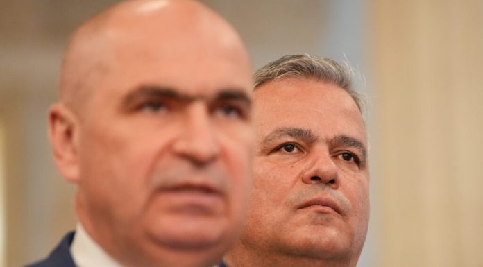 Timpul – „arma” pe care se bazează tabăra anti-Bolojan pentru debarcarea actualului președinte PNL. Când ar putea fi învestit Adrian Veștea