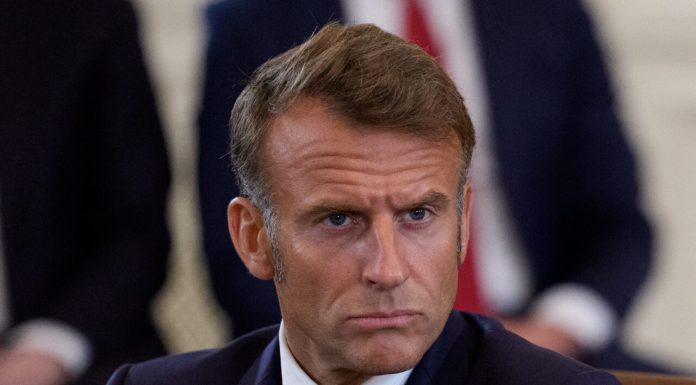 Macron vrea să trimită portavionul „Charles de Gaulle” în strâmtoarea Ormuz, după acordul SUA-Iran. Când se vor vedea schimbări asupra prețurilor petrolului