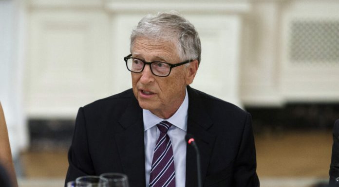 Bill Gates recunoaște că întâlnirile cu Epstein au fost o „gravă eroare de judecată”
