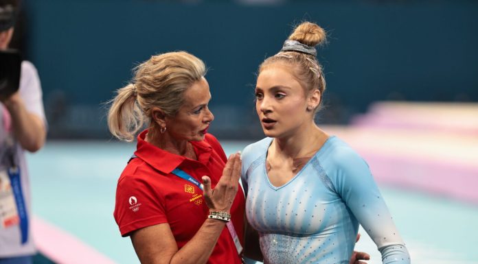 Sabirna Voinea e acuzată că și-ar fi bătut iubitul, coleg în lotul național. Tânărul gimnast a depus plângere împotriva sportivei