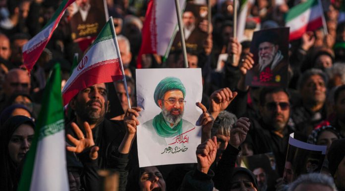 Cum reușește Iranul să evite colapsul economic în ciuda inflației de 77%, sancțiunilor și războiului