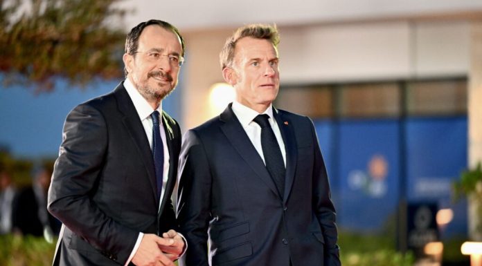 Franța și Cipru semnează un acord care permite desfășurarea trupelor franceze pe insulă