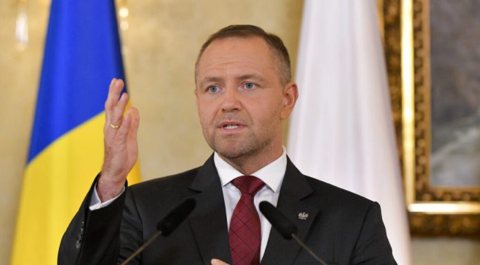 Președintele Poloniei va decide la „momentul potrivit” asupra retragerii unei decorații acordate lui Zelenski