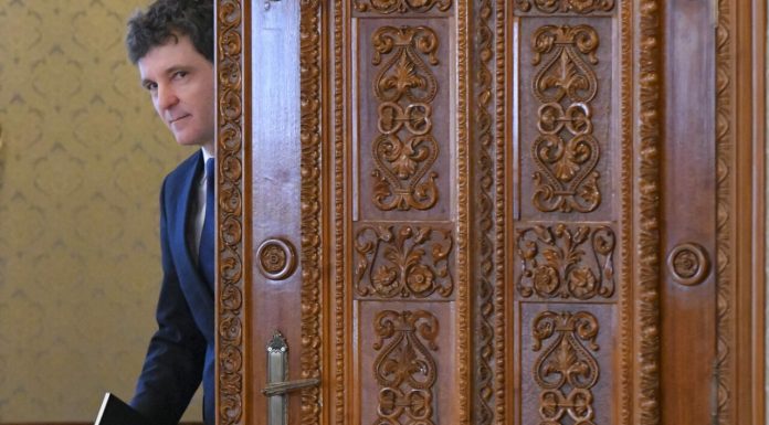 Încep consultările la Cotroceni după eșecul Guvernului Veștea. Delegația PSD, prima care se întâlnește cu Nicușor Dan