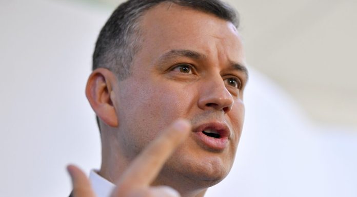 Eugen Tomac, după pierderea votului din partea PNL și USR: „Adâncirea crizei este în dezavantajul României”