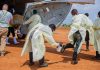 Personalul medical se luptă să țină sub control epidemia de Ebola în taberele din Congo. Locuitorii sunt furioși, nu cred în virus
