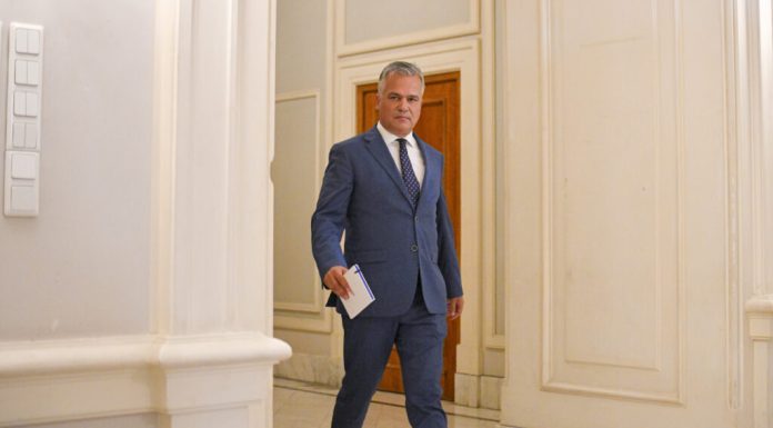 Ședința pentru învestirea Guvernului Veștea a început acum în Parlament | Ultimatumul dat de Simion lui Nicușor Dan a expirat | Premierul desemnat a fost la sediul AUR