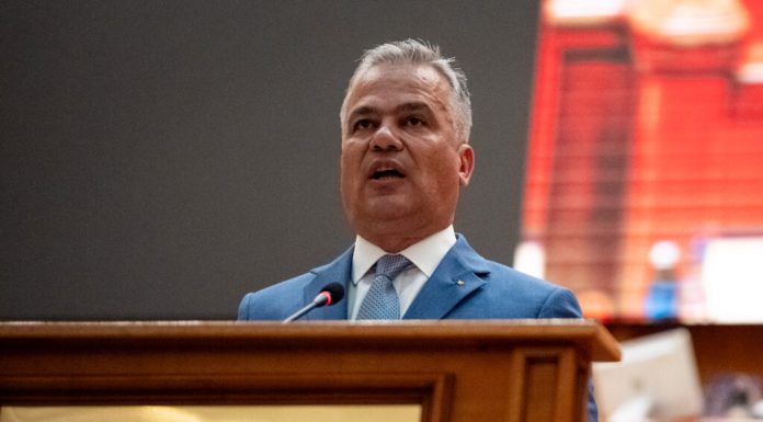 Surse: Guvernul Veștea a picat la vot. O parte dintre „puciștii” din PNL nu au mai votat Cabinetul