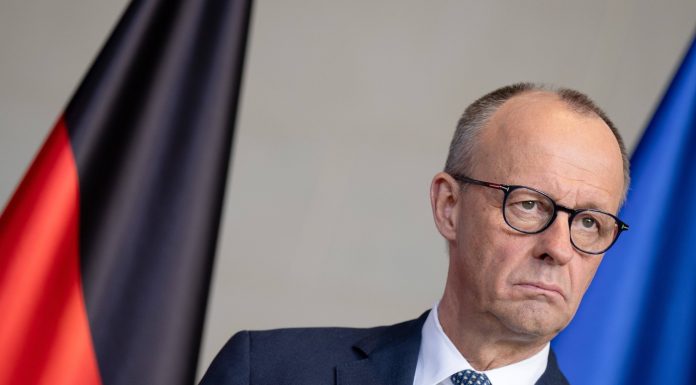 Friedrich Merz avertizează Serbia că trebuie să decidă între Rusia şi UE: „O politică de ezitare nu e o opţiune”