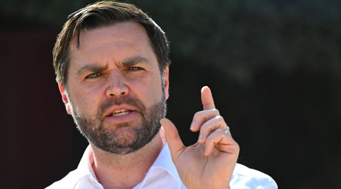 Londra îl contrazice pe JD Vance: vicepreședintele SUA, sunat după declarațiile privind imigrația și violențele din Marea Britanie