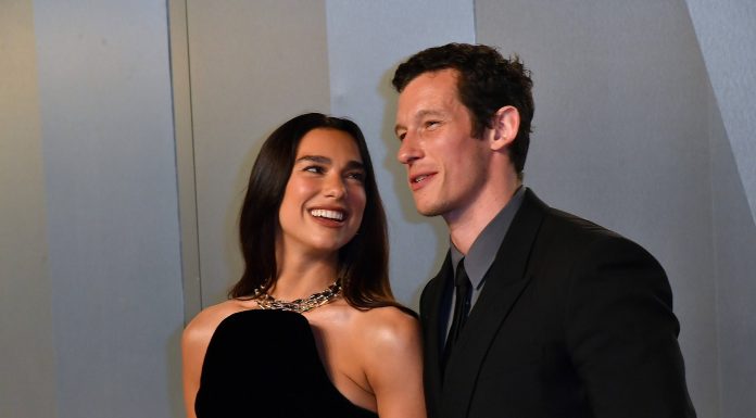 Cântăreața Dua Lipa și actorul Callum Turner s-au căsătorit: urmează o petrecere de trei zile în Sicilia