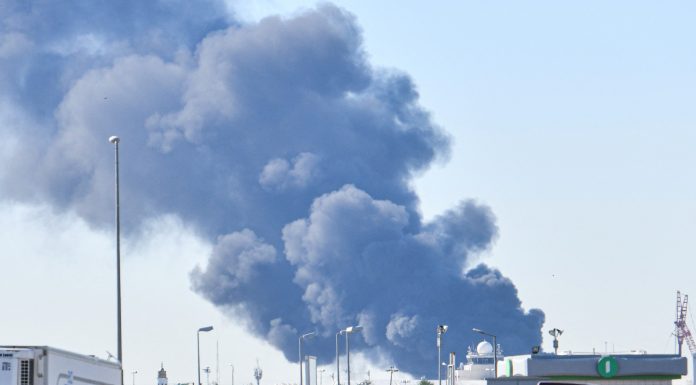Aeroportul din Kuweit a fost lovit de drone. Mai multe persoane au fost rănite