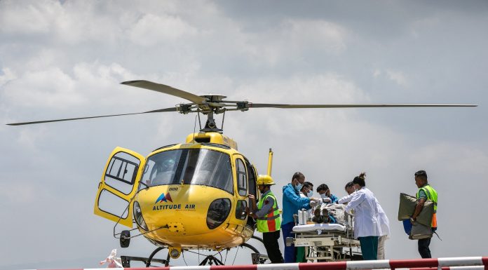 Miracol pe Everest: un ghid considerat mort a fost găsit în viață după șase zile la peste 7.500 de metri altitudine