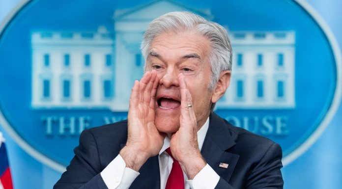 Dr. Oz: Trump are o sănătate „spectaculoasă”. Se duce atât de des la medic, pentru că „iubeşte rezultatele” obţinute la vizite