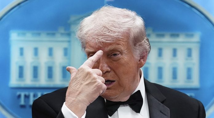 „Stați liniștiți și relaxați-vă”. Mesajul lui Trump în timp ce SUA și Iran au lansat noi atacuri. Promisiunea făcută de președinte