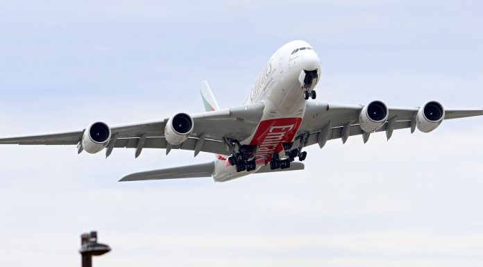 Probleme pentru uriașele avioane Airbus A380: 16 aeronave trebuie inspectate urgent după descoperirea unor fisuri la aripi