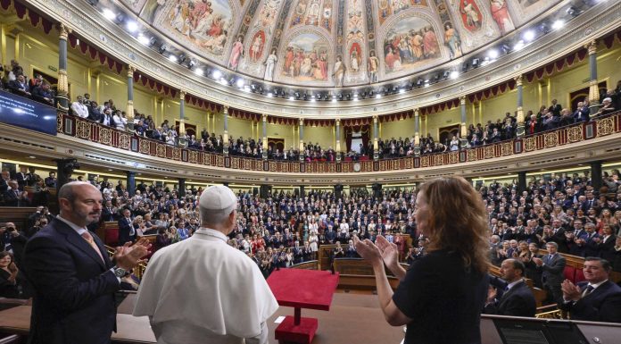 Discursul istoric al papei Leon în Parlamentul Spaniei, ovaţionat în picioare timp de 7 minute