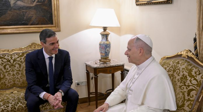 Papa și ateul: un duo puternic care se opune lui Trump, dar din motive diferite. Ce obține Pedro Sanchez din vizita suveranului pontif