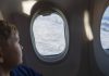 O companie aeriană low-cost este anchetată în Marea Britanie pentru taxa cerută părinților care vor să stea lângă copiii lor în avion