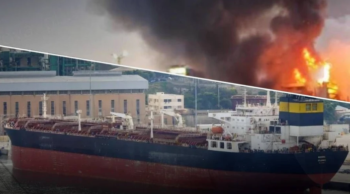 Forțele ucrainene au lovit în Marea Neagră un petrolier din flota fantomă rusă care transporta petrol, încălcând sancțiunile
