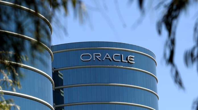 Inteligența artificială „a măturat” zeci de mii de locuri de muncă la Oracle, Amazon și Meta