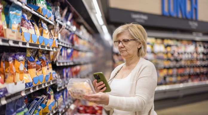 Alimentele procesate, care au conservanți, un pericol pentru sănătate. Riscurile la care se expun cei care le consumă