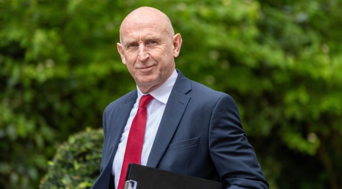 Ministrul britanic al Apărării a demisionat