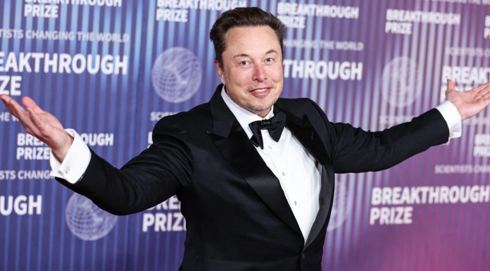 Elon Musk este la un pas să devină primul trilionar din lume. Evaluarea uriașă estimată pentru listarea SpaceX