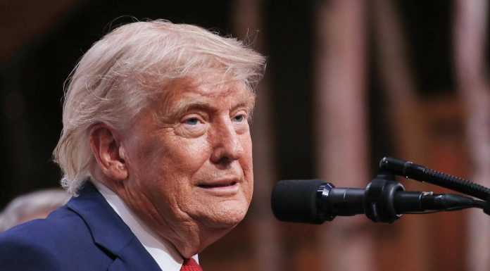 Donald Trump îi consideră pe criticii acordului cu Iranul „geloşi, oameni răi sau proşti". Mesajul transmis de președintele SUA