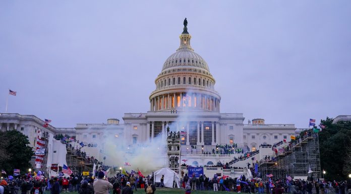 Participanții la asaltul Capitoliului SUA ar putea cere despăgubiri de la statul american. Noua strategie a aliaților lui Donald Trump