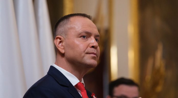 Un avocat „cunoscut” din Polonia a fost arestat după ce ar fi trimis alerte false privind asasinarea preşedintelui Karol Nawrocki