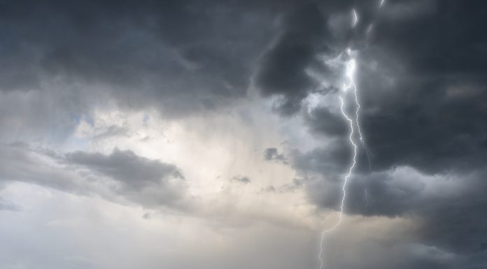O femeie a fost lovită de fulger în Polonia. Furtunile și inundațiile provoacă haos în mai multe zone din Europa Centrală