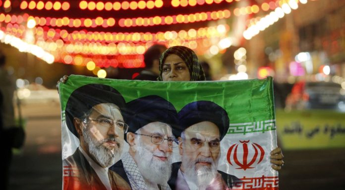 „Moartea nu mai era o posibilitate îndepărtată”. Arestări brutale, tortură și înfometare în închisori: mărturiile unor iranieni