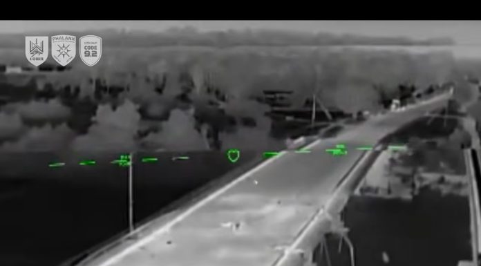 Forțele ucrainene au publicat imagini cu un atac asupra unui pod din Armiansk. 50 de camioane cu combustibil, luate prin surprindere