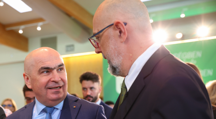 Întâlnire între Bolojan, Fritz și Kelemen Hunor. Se discută varianta unui Guvern PNL-USR-UDMR