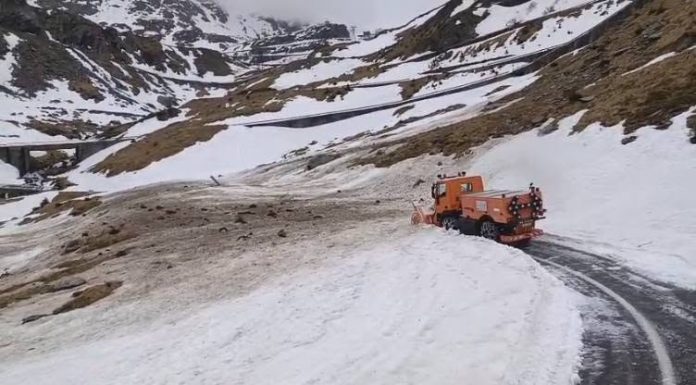 Drumarii au terminat deszăpezirea pe Transfăgrășan. Când ar urma să fie deschis drumul