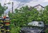 Ploile torențiale și vijeliile au provocat pagube în 15 județe și în București. Zeci de intervenții ale pompierilor
