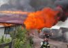 Incendiu de proporții în județul Buzău. Două case cuprinse de flăcări în Săhăteni, pompierii intervin cu mai multe autospeciale