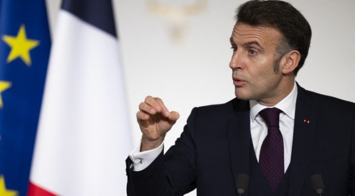 Emmanuel Macron apreciază „uimitoarea” capacitate a Ucrainei în materie de producţie a dronelor