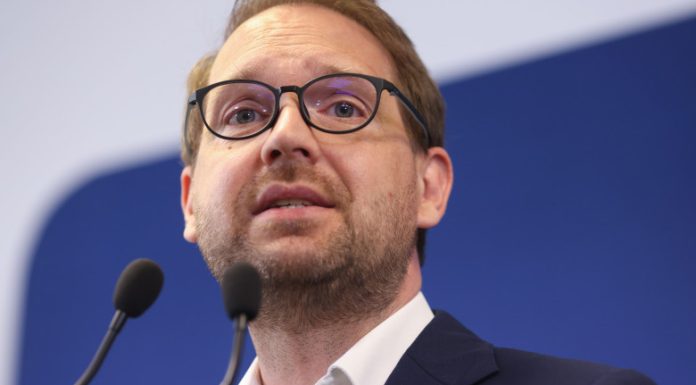 Dominic Fritz: USR va sta de vorbă cu premierul desemnat Eugen Tomac, dar respinge orice colaborare cu PSD
