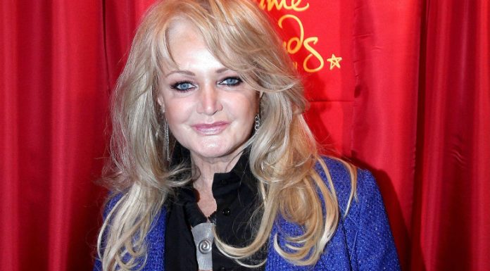 Bonnie Tyler a ieşit din coma indusă după cinci săptămâni, dar rămâne în stare gravă. Mesajul managerului artistei