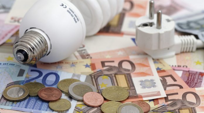 Vești pentru consumatori: UE pregătește o măsură care ar putea reduce facturile la electricitate pentru milioane de oameni