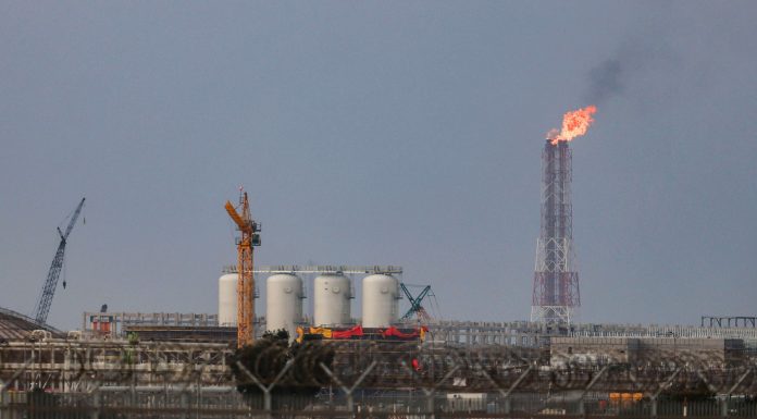 Explozie la un centru de gaze naturale lichefiate din Qatar: peste 70 de răniţi şi dispăruţi