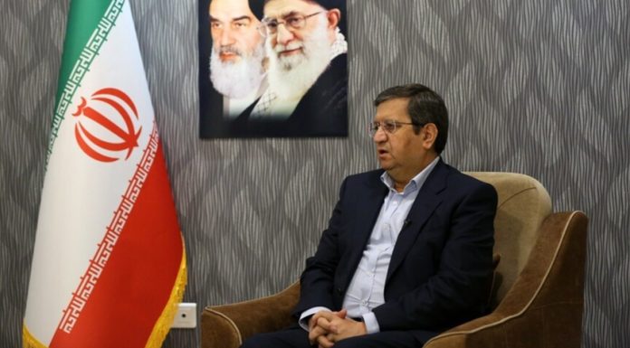 Guvernatorul Băncii centrale iraniene Abdolnaser Hemmati dezminte declaraţii ale lui Trump potrivit cărora activele iraniene deblocate urmează să fie folosite la cumpărarea de bunuri din SUA. ”Nu este adevărat”, protocolul nu prevede aşa ceva, dar Iranul