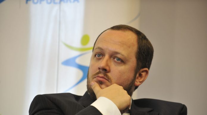 Papahagi îl mitraliază pe Bolojan: dupa secta „Martorii lui Georgescu” ar fi aiurea să asistăm la nașterea „Martorii lui Bolojan”