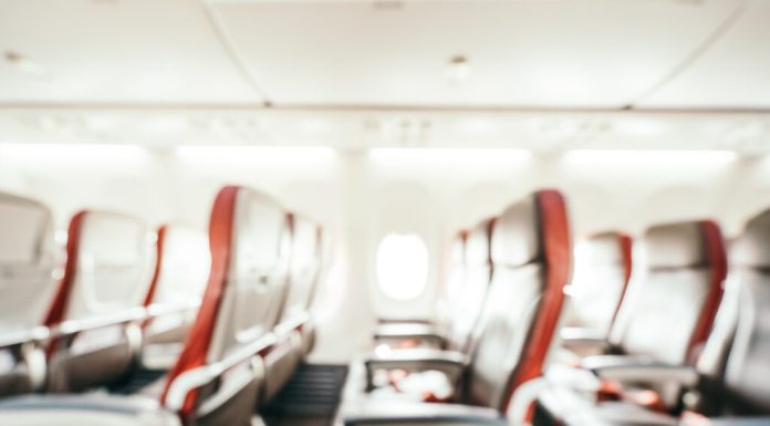 De ce scaunele din avioane sunt din ce în ce mai incomode? Există o explicație