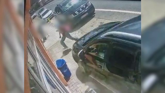 Momentul în care o fată de 12 ani din Bistrița-Năsăud este lovită mortal pe trotuar de un șofer. Tocmai ieșise de la școală